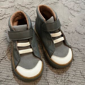 See Kai Run gray hi-top sneakers in gray, size 7 US